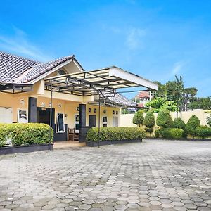 Hotel O Pekalongan Near Pasar Batik Setono Formerly Hotel Puspa Indah